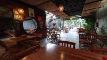 Quintal - bar - lounge - food inside