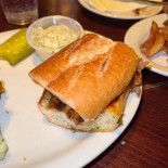 Skinflint's Bay Ridge Dentro