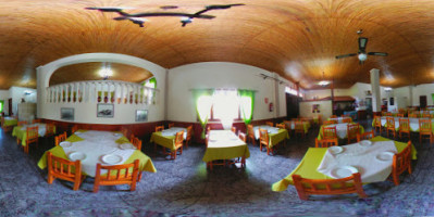 Restaurante El Barranquillo inside