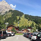 Berghaus Am Oeschinensee outside