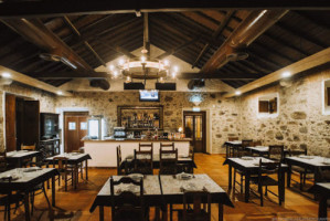 Leopoldina Tavernas inside