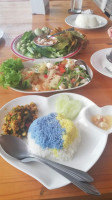 Dawee Cafe food