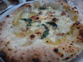 Una Pizza Napoletana food