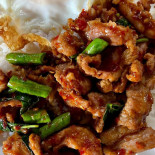 ร้านสารวัตรสถาพร รุ่งโรจน์ ปุ้ย ก๋วยเตี๋ยวหมูตุ๋น ไก่ตุ๋น อาหารตามสั่ง Comida