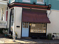 Garnett's Cafe outside
