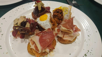 La Taberna De Arni food