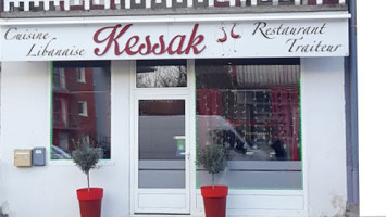 Kessak outside