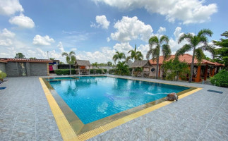 Cheunjai Resort Swimmingpool ชื่นใจรีสอร์ท inside
