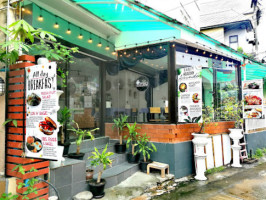 Sunisa's Coffee Bistro inside