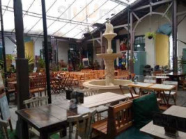 Café E Mercado Velho inside