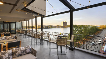 Moss Oak Savannah Eatery Hyatt Regency Savannah inside