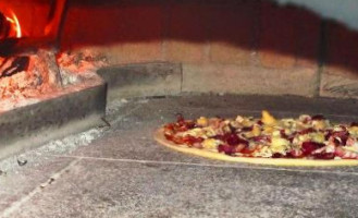 Pizzeria Il Gusto Della Pizza. Forno A Legna E Consegne A Domicilio food