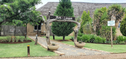 Tava Lingwe Game Lodge Wedding Venue outside