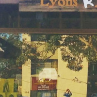 Lyons R.a.w. Cafe outside