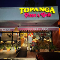 Topanga Pizza inside