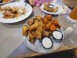 Pluckers Wing food