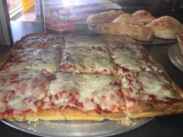 Marinelli's Pizza food