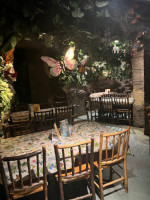 Rainforest Cafe inside