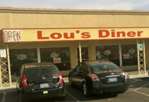 Lou's Diner outside