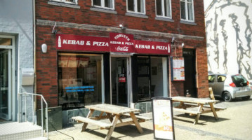 Torvets Kebab Pizza outside