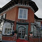 Café Marleen outside