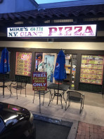 Mike's Giant Pizza inside