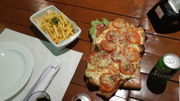 Pizza do Rapha food
