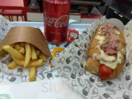 Pippo's Hot Dogs food