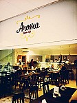 Aroma Bistrô e Café inside