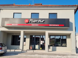 Pizza Hut Charneca Da Caparica outside
