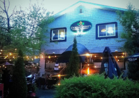 Duke And Devine's Irish Pub Beaconsfield outside