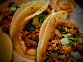 Huicho's Tacos food