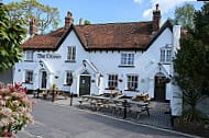 The Crown Inn Kingsclere outside