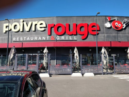 Poivre Rouge outside