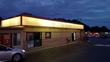 Little Caesars Pizza outside