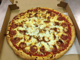 Rogers' Hometown Pizzeria food