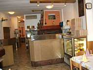 Pizzeria La Piazzetta Piadineria inside