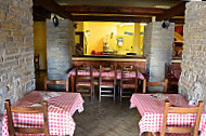 Pizzeria Da Gennaro inside