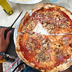 Pizzeria Ladurn food