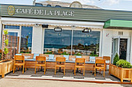 Cafe De La Plage inside