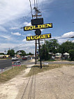 Golden Nuggett Fried Chicken outside