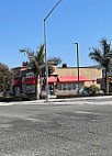 Carl's Jr. outside