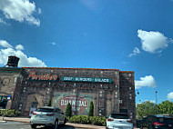 Portillo's Hot Dogs outside