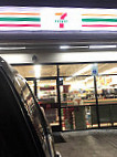 7-eleven outside