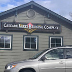 Cascade Lakes Brewing Company outside