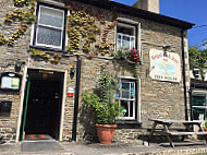 The Royal Oak Inn outside