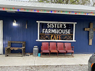 Sisters Farmhouse Cafe outside