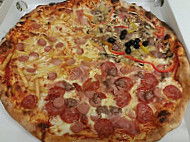 L' Angolo Della Pizza food