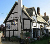 The Fleece Inn outside