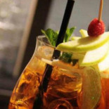 Kuma Lounge Dentro